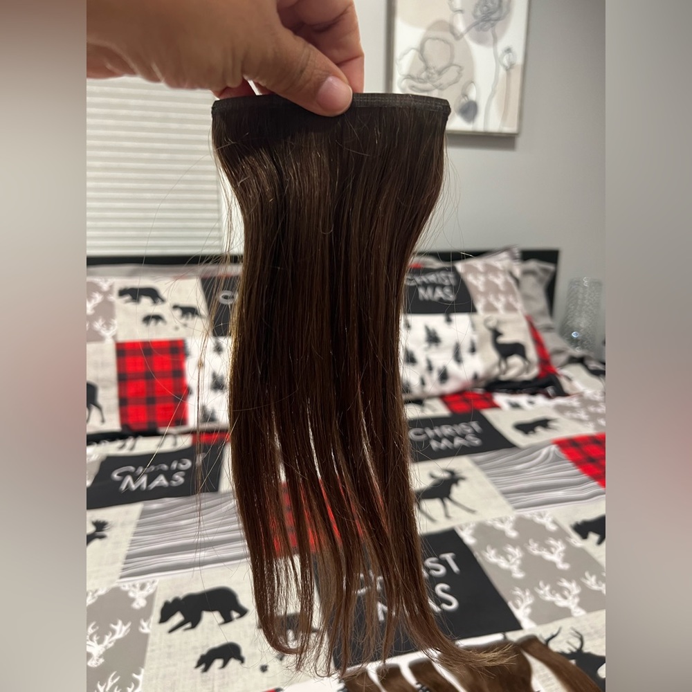 Clip in hair extensiones. Hair fill-ins